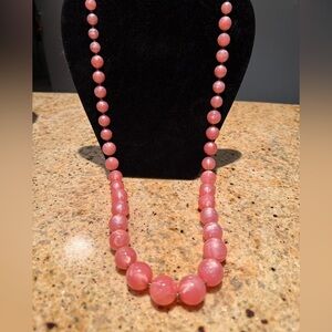 Vintage  pink "moon glow" thermo set Lucite plastic graduated beaded necklace